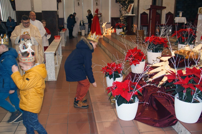 Orszak Trzech Króli 2023 w Dzierżoniowie. Tylko u Królowej Różańca