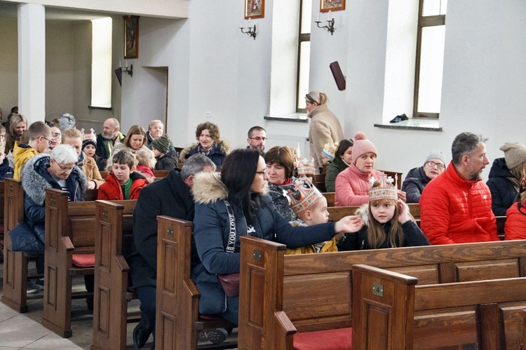 Orszak Trzech Króli 2023 w Dzierżoniowie. Tylko u Królowej Różańca