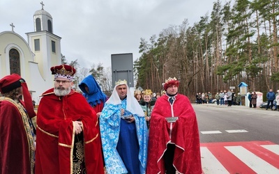 Nowa Jastrząbka. Dwa orszaki, sześciu króli