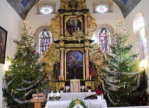 ►	Wnętrze ma barokowe wyposażenie.