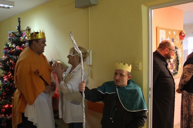 Ordynariusz odwiedził mieszkańców DPS Weterana Walki i Pracy