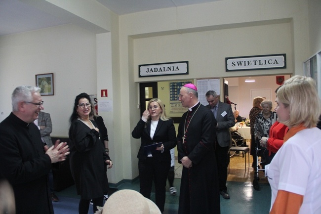 Ordynariusz odwiedził mieszkańców DPS Weterana Walki i Pracy