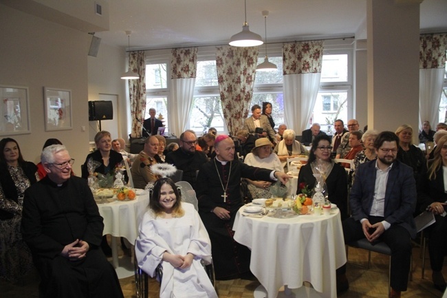 Ordynariusz odwiedził mieszkańców DPS Weterana Walki i Pracy