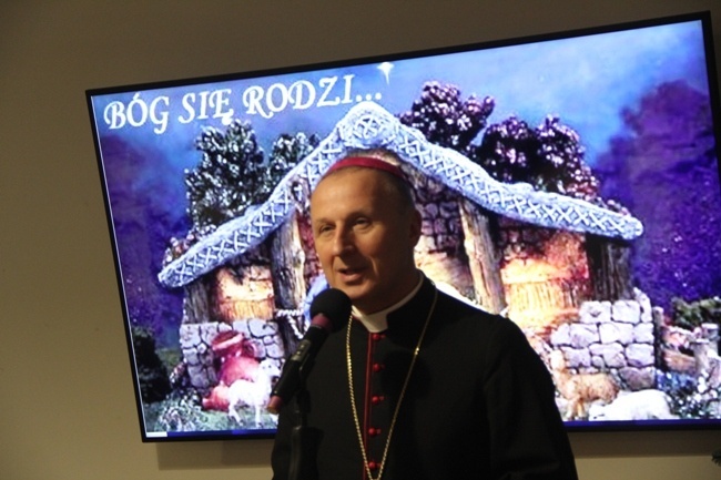 Ordynariusz odwiedził mieszkańców DPS Weterana Walki i Pracy