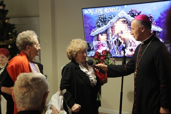 Ordynariusz odwiedził mieszkańców DPS Weterana Walki i Pracy