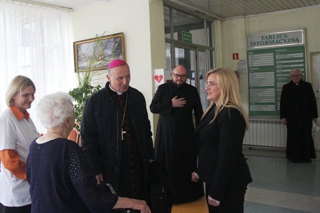 Ordynariusz odwiedził mieszkańców DPS Weterana Walki i Pracy