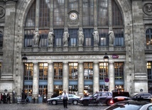 Mężczyzna zranił nożem kilka osób na paryskim dworcu Gare du Nord