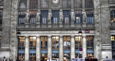 Mężczyzna zranił nożem kilka osób na paryskim dworcu Gare du Nord