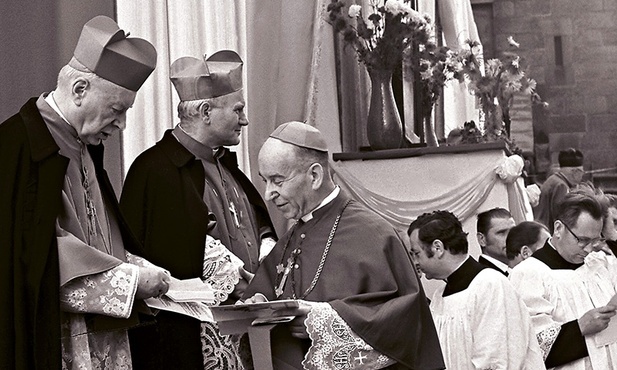 Prymas Polski kard. Stefan Wyszyński, arcybiskup metropolita krakowski kard. Karol Wojtyła i administrator apostolski z Sandomierza bp Piotr Gołębiowski.