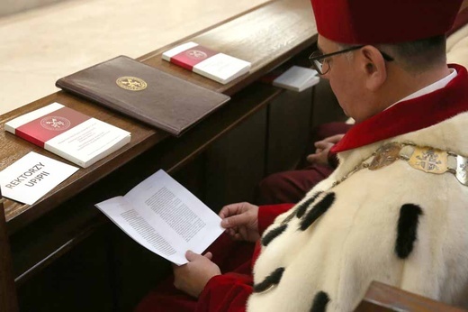 Doktorat honoris causa UPJPII dla wybitnej watykanistki