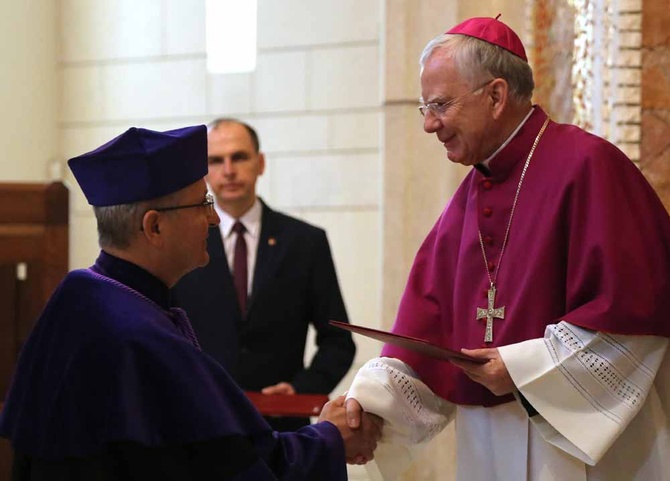 Doktorat honoris causa UPJPII dla wybitnej watykanistki