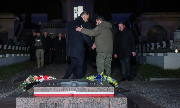 Prezydenci Polski i Ukrainy wspólnie złożyli wieńce na cmentarzu Orląt we Lwowie