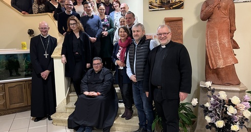 Tychy. Posynodalne spotkanie liderów wspólnot z abp. A. Galbasem