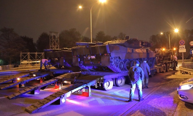 Polityk CDU w sprawie Leopardów dla Ukrainy: Polska przeszła do ofensywy, a uparty kanclerz stoi na drodze