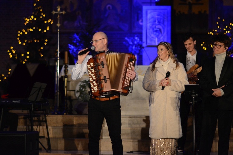 Rodzinne kolędowanie z Marcinem Wyrostkiem i zespołem Corazon
