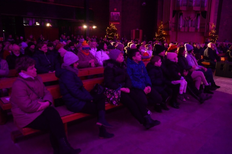 Rodzinne kolędowanie z Marcinem Wyrostkiem i zespołem Corazon