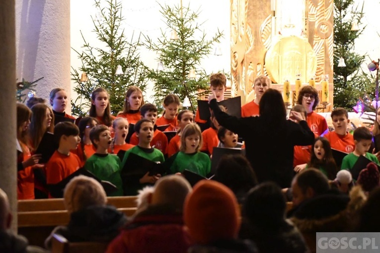 Kolędowanie z Cantemus Domino