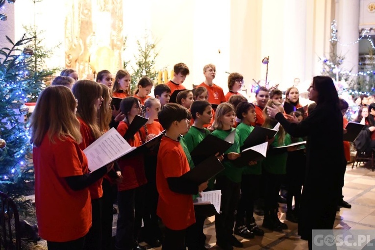 Kolędowanie z Cantemus Domino