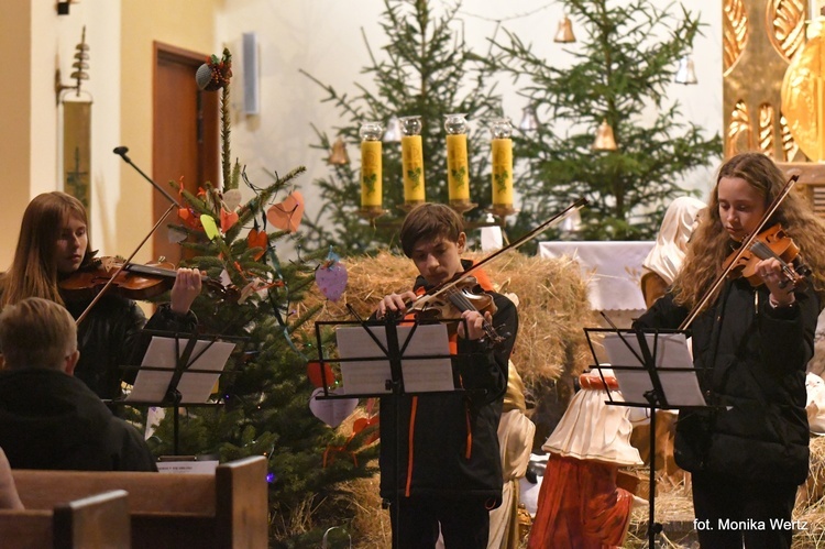 Kolędowanie z Cantemus Domino