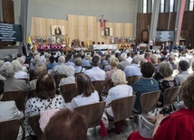 Pandemia obniżyła liczbę uczęszczających na niedzielne Msze św. Najnowsze dane ISKK