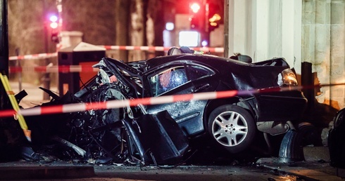 Niemcy: Samochód rozbił się na Bramie Brandenburskiej