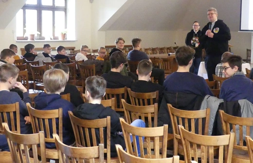 Liturgiczna Ekspedycja na ferie - ministranci i lektorzy zwiedzili kurię diecezjalną