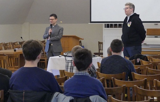 Liturgiczna Ekspedycja na ferie - ministranci i lektorzy zwiedzili kurię diecezjalną