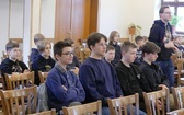 Liturgiczna Ekspedycja na ferie - ministranci i lektorzy zwiedzili kurię diecezjalną