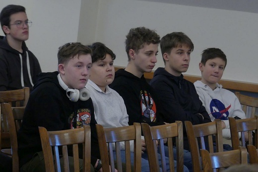 Liturgiczna Ekspedycja na ferie - ministranci i lektorzy zwiedzili kurię diecezjalną