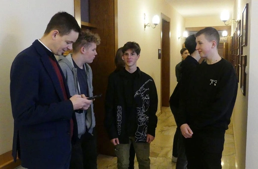 Liturgiczna Ekspedycja na ferie - ministranci i lektorzy zwiedzili kurię diecezjalną