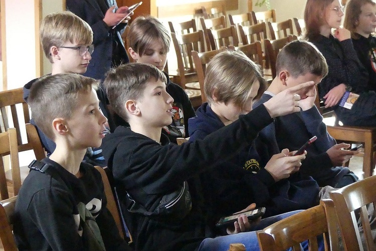 Liturgiczna Ekspedycja na ferie - ministranci i lektorzy zwiedzili kurię diecezjalną