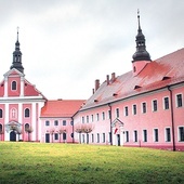 Kościół i klasztor franciszkanów w Głubczycach.