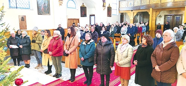 ▼	Każda nowo przyjęta osoba otrzymała specjalną legitymację potwierdzającą członkostwo w organizacji.