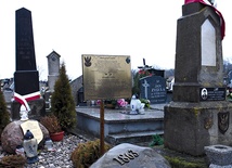 Groby powstańców styczniowych  na cmentarzu w Łęgu Tarnowskim.