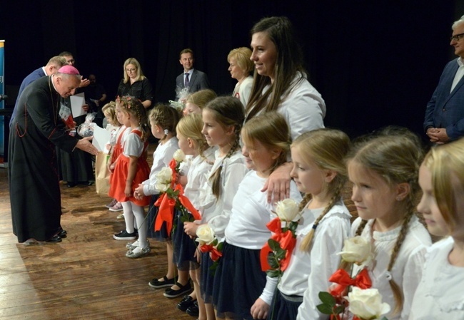 5. miejsce: 2022.09.27 - Finał Konkursu Pieśni i Poezji Patriotycznej "Kocham moją Ojczyznę".