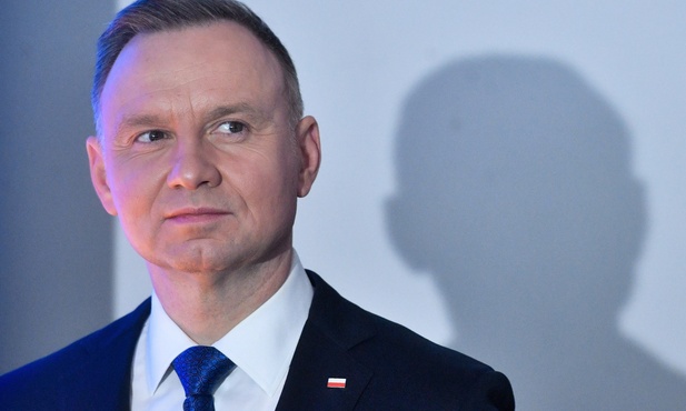 Prezydent Duda: z wielkim smutkiem przyjąłem wiadomość o katastrofie śmigłowca w Browarach po Kijowem