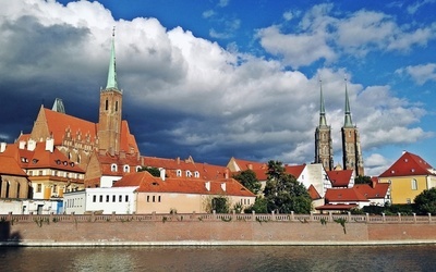 Religijność w archidiecezji wrocławskiej spada