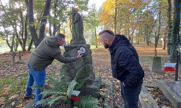 Powstała profesjonalna baza grobów powstańców styczniowych