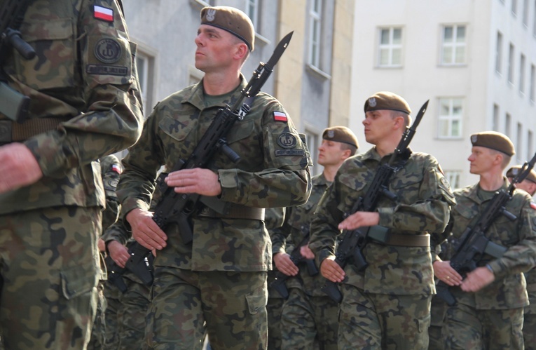 W tym roku 10 tys. funkcjonariuszy Służby Więziennej zostanie przeszkolonych przez WOT