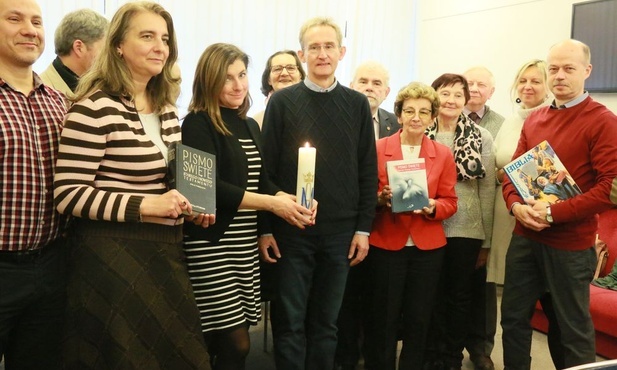 Domowy Kościół Ruchu Światło-Życie to jedna ze wspólnot, w której charyzmacie jest systematyczna lektura Pisma Świętego.