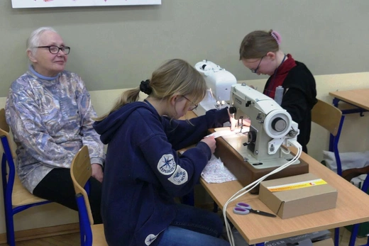 Feryjne warsztaty krawieckie dla dziewczynek z "Miastem na Górze"