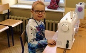 Feryjne warsztaty krawieckie dla dziewczynek z "Miastem na Górze"