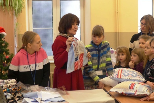 Feryjne warsztaty krawieckie dla dziewczynek z "Miastem na Górze"