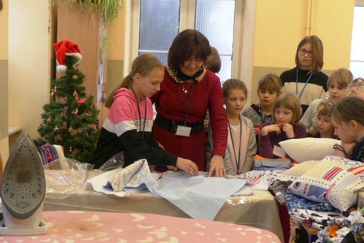 Feryjne warsztaty krawieckie dla dziewczynek z "Miastem na Górze"