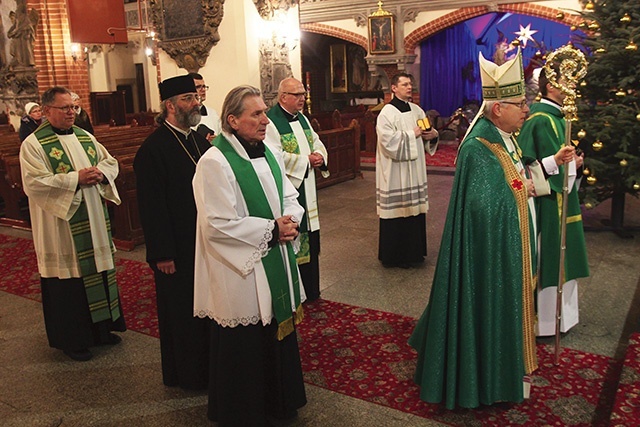 	Przedstawiciele różnych wyznań chrześcijańskich spotkali się przed Bogiem.