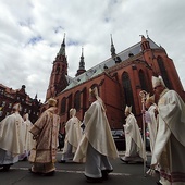 Pracownicy mediów mają przywilej uczestniczyć z bliska w historycznych wydarzeniach dla diecezji legnickiej. 