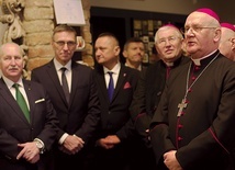 Obchody koordynuje komitet honorowy,  którego przewodniczącym jest arcybiskup.