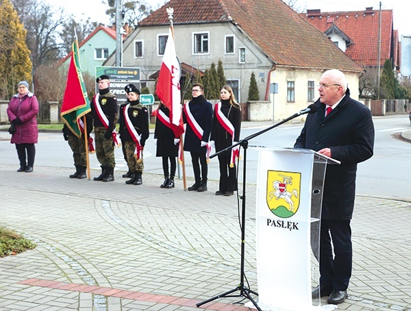 ▲	Tragiczne losy mieszkańców regionu przypomniał  burmistrz Pasłęka.