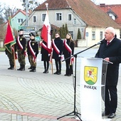 ▲	Tragiczne losy mieszkańców regionu przypomniał  burmistrz Pasłęka.