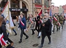 Po Mszy św. nastąpił przemarsz pod tablicę upamiętniającą powstańców styczniowych na gmachu głównym Uniwersytetu Wrocławskiego.